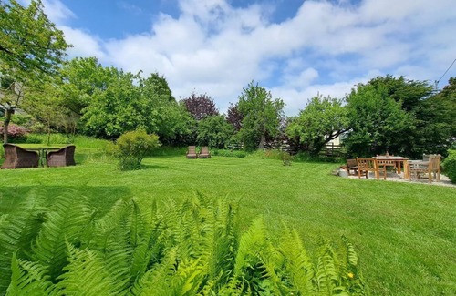 Antweiler Apartment | Holiday house "Altes Steinhaus" (max 9 persons) - Landhaus am Aremberg