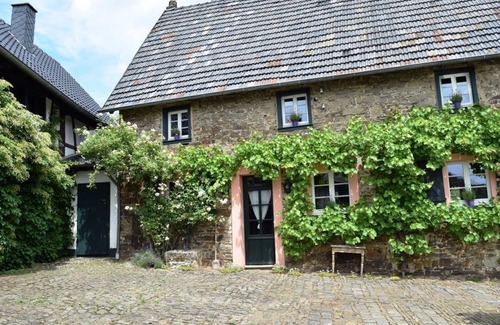 Antweiler Apartment | Holiday house "Altes Steinhaus" (max 9 persons) - Landhaus am Aremberg