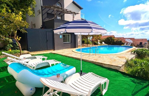 Balchik House | Holiday house Balchik for 1 - 16 persons with 5 bedrooms - Holiday house