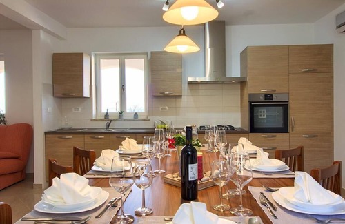 Brovinje House | Holiday house Brovinje for 1 - 10 persons with 4 bedrooms - Holiday home