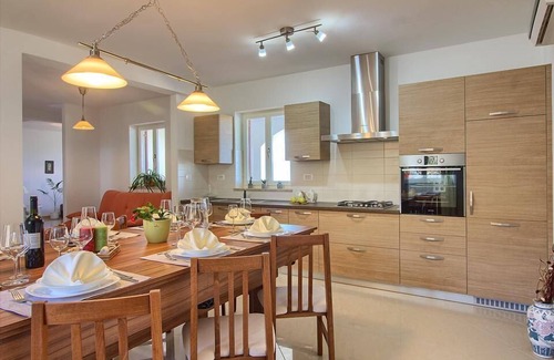 Brovinje House | Holiday house Brovinje for 1 - 10 persons with 4 bedrooms - Holiday home