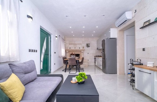 Praznica House | Holiday house Diana - pool and terrace: - Pucisca, Island Brac, Croatia