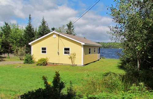 Boylston House | Holiday house directly on the lake