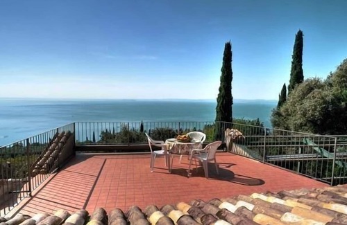 Garda House | Holiday house Garda for 1 - 13 persons with 6 bedrooms - Holiday home