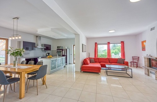 Zbandaj Villa | Holiday House Iris with Private Pool