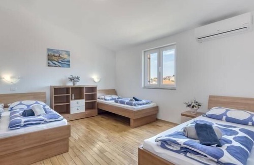 Jadreski House | Holiday house Jadreski for 1 - 18 persons with 6 bedrooms - Holiday house