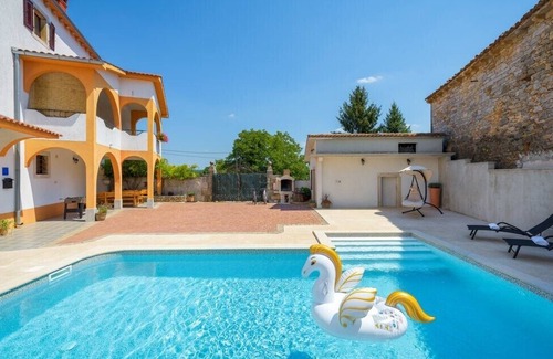 Tinjan House | Holiday House Karla Valentina