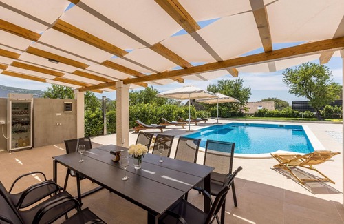 Klis House | Holiday house Klis for 1 - 10 persons with 6 bedrooms - Holiday house