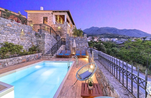 Kournas House | Holiday house Kourna for 1 - 10 persons with 3 bedrooms - Holiday house