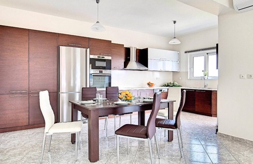 Kournas House | Holiday house Kourna for 1 - 12 persons with 4 bedrooms - Holiday house