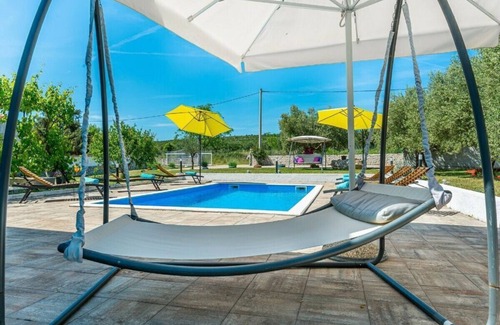 Debeljak House | Holiday House Marina with pool
