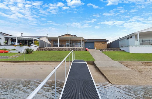 Port Macquarie House | Holiday House on Hibbard Canal