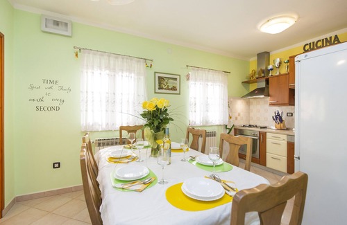 Topid House | Holiday house Rea with above-ground pool near Labin, family friendly