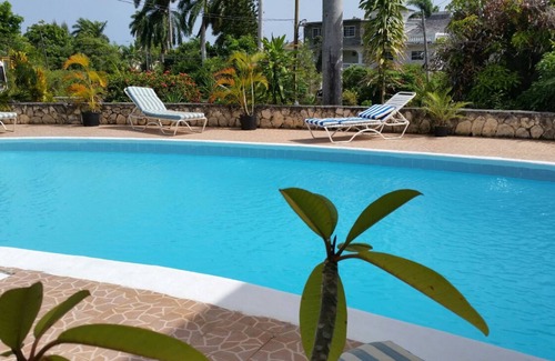 IronShore Estates Villa | Holiday House Second floor Ste