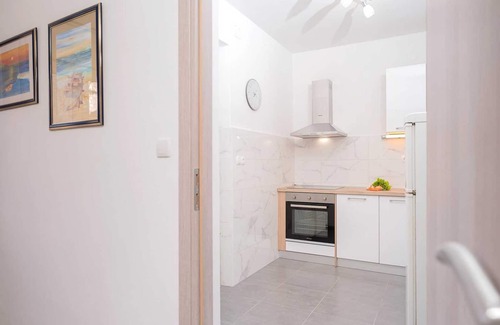 Island Hvar Villa | Holiday house Sunshine in center of Jelsa - EOS CROATIA