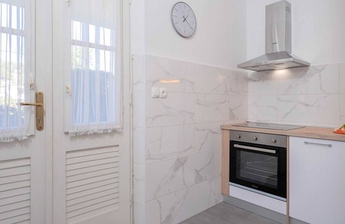 Island Hvar Villa | Holiday house Sunshine in center of Jelsa - EOS CROATIA