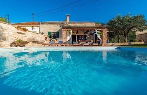 Zemunik Donji House | Holiday house Zemunik for 1 - 10 persons with 4 bedrooms - Holiday house