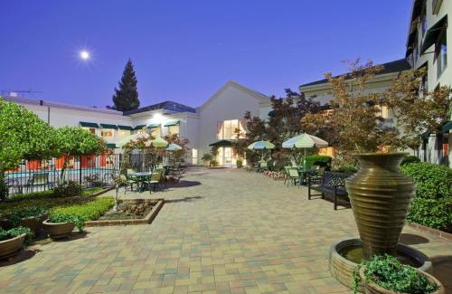 Auburn Hotel | Holiday Inn Auburn by IHG