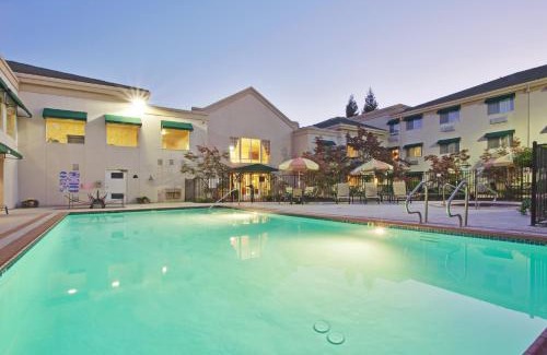 Auburn Hotel | Holiday Inn Auburn by IHG