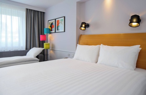 Staple Hill Hotel | Holiday Inn Bristol-Filton by IHG