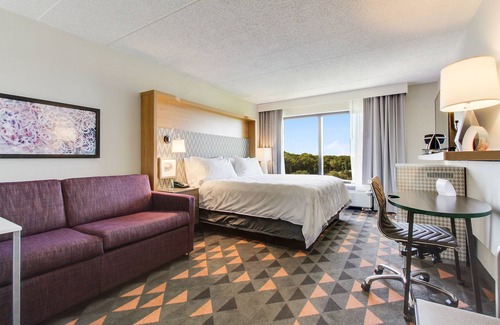 Village of Lakewood Hotel | Holiday Inn Chicago Nw Crystal Lk Conv Ctr by IHG