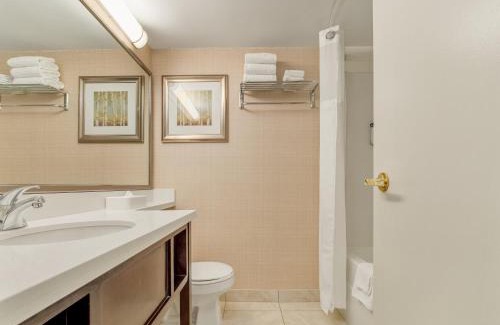 Southside Hotel | Holiday Inn Conference Centre Edmonton South by IHG