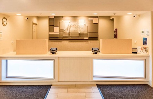 Porterville Hotel | Holiday Inn Ex Ste Porterville, an IHG Hotel
