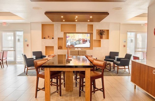 Porterville Hotel | Holiday Inn Ex Ste Porterville, an IHG Hotel