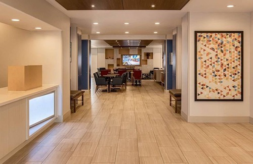 Porterville Hotel | Holiday Inn Ex Ste Porterville, an IHG Hotel