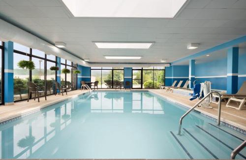 North Brunswick Hotel | Holiday Inn Express & Suites - North Brunswick by IHG