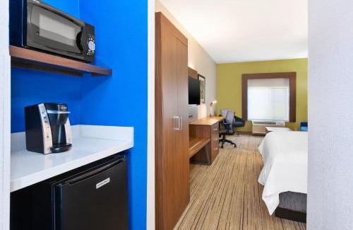 Three Rivers Hotel | Holiday Inn Express and Suites Three Rivers by IHG
