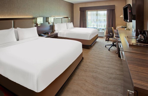 Edinburgh Hotel | Holiday Inn Express and Suites Columbus Edinburgh by IHG