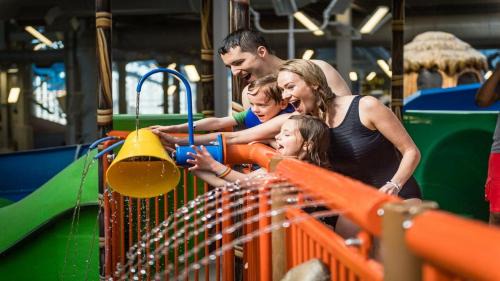 Arlington Heights Resort | Holiday Inn Express and Suites Stroudsburg-Poconos by IHG