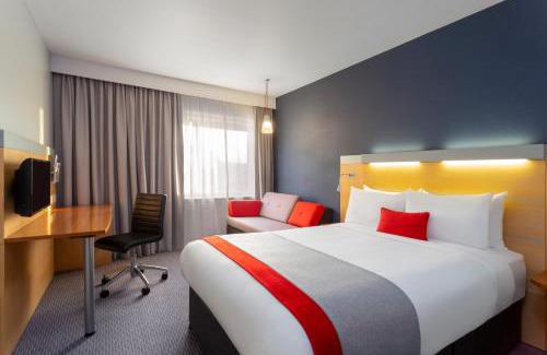 Redditch Hotel | Holiday Inn Express Birmingham Redditch by IHG