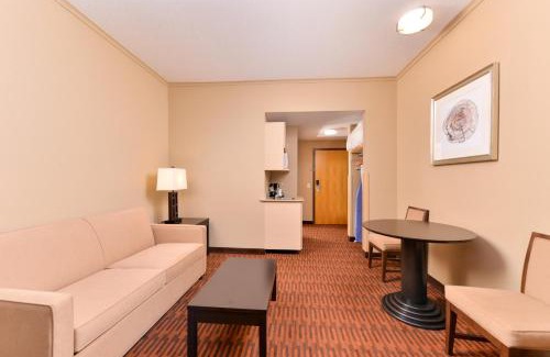 Breezewood Hotel | Holiday Inn Express Breezewood by IHG