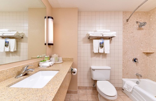 Breezewood Hotel | Holiday Inn Express Breezewood by IHG