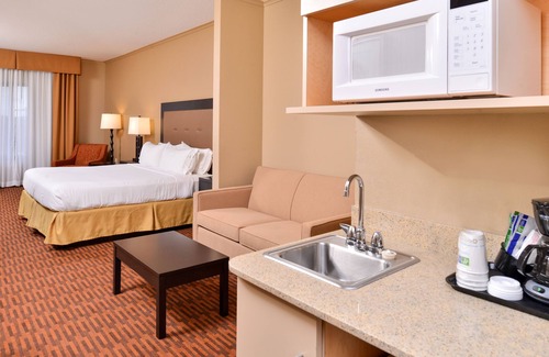 Breezewood Hotel | Holiday Inn Express Breezewood by IHG