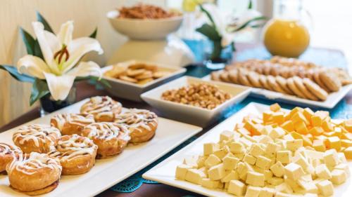 Charleston Hotel | Holiday Inn Express Charleston-Civic Center by IHG