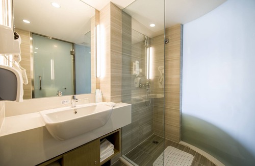 Shuangqiao District Hotel | Holiday Inn Express Chengde Downtown, an IHG Hotel