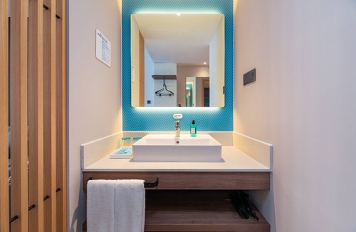 Jinhua Hotel | Holiday Inn Express Dongyang Hengdian by IHG