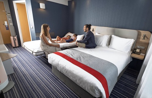 Cointrin Hotel | Holiday Inn Express Geneva Airport by IHG