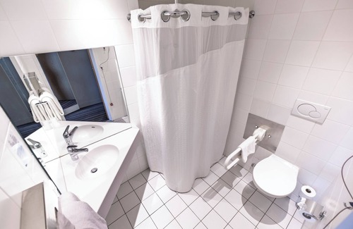Cointrin Hotel | Holiday Inn Express Geneva Airport by IHG