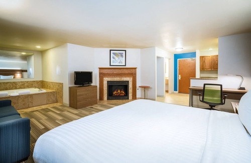 Redwood Hotel | Holiday Inn Express Hotel & Suites Rocky Mount by IHG
