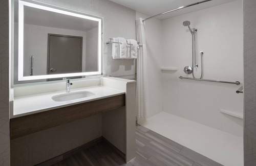 Brattleboro Hotel | Holiday Inn Express Hotel & Suites Brattleboro by IHG