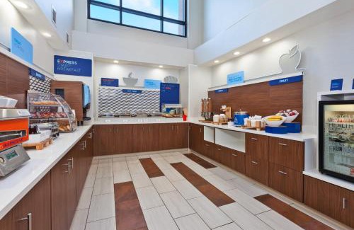 Brecksville Hotel | Holiday Inn Express Hotel & Suites Cleveland-Richfield by IHG