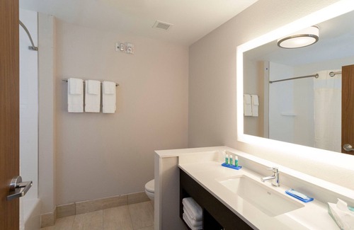 Clearfield Hotel | Holiday Inn Express Hotel & Suites Clearfield by IHG
