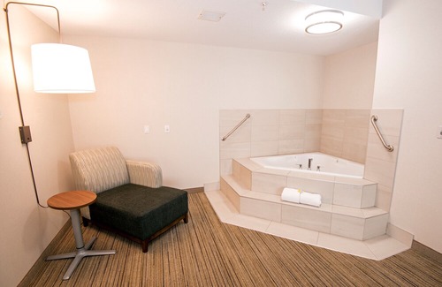 Hinton Hotel | Holiday Inn Express Hotel & Suites Hinton, an IHG Hotel