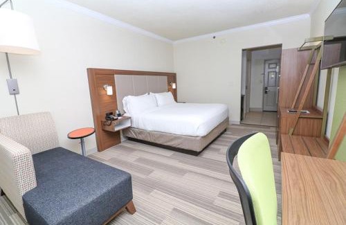 Greenville Hotel | Holiday Inn Express Hotel & Suites Greenville by IHG