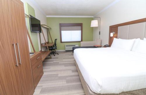Greenville Hotel | Holiday Inn Express Hotel & Suites Greenville by IHG
