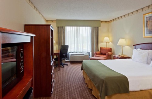 North East Hotel | Holiday Inn Express Hotel & Suites-North East by IHG